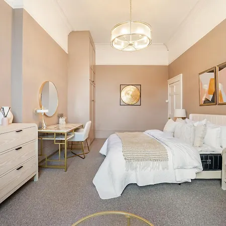 Exquisite 1-bed Flat In Clifton Bristol