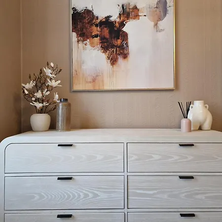 Exquisite 1-bed Flat In Clifton