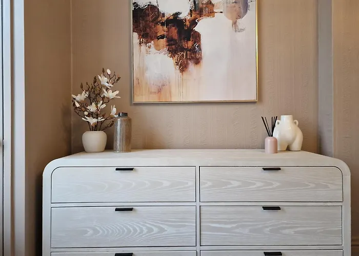 Exquisite 1-bed Flat In Clifton