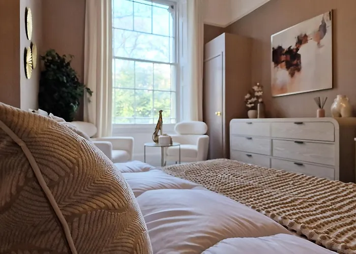 Exquisite 1-bed Flat In Clifton Lägenhet