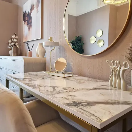 Exquisite 1-bed Flat In Clifton *